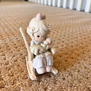 Precious Moments “Love never leaves a mother’s arms”